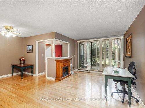 168-36 Hayhurst Rd, Brantford, ON - Indoor Photo Showing Living Room