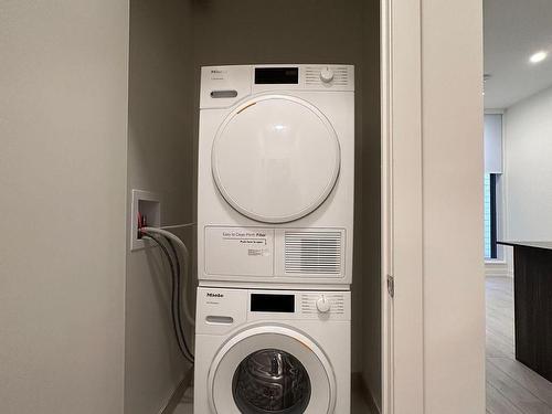 904-15 Mercer St, Toronto, ON - Indoor Photo Showing Laundry Room