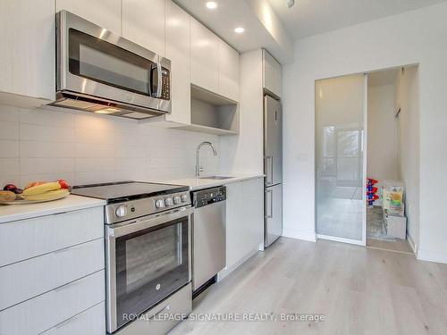 305-630 Greenwood Ave, Toronto, ON - Indoor Photo Showing Kitchen With Upgraded Kitchen