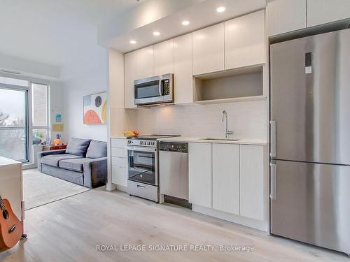 305-630 Greenwood Ave, Toronto, ON - Indoor Photo Showing Kitchen