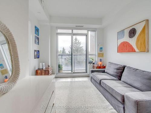 305-630 Greenwood Ave, Toronto, ON - Indoor Photo Showing Living Room