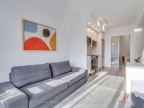 305-630 Greenwood Ave, Toronto, ON - Indoor Photo Showing Living Room