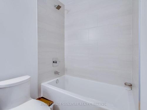 305-630 Greenwood Ave, Toronto, ON - Indoor Photo Showing Bathroom