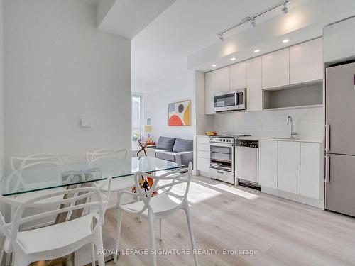 305-630 Greenwood Ave, Toronto, ON - Indoor Photo Showing Kitchen