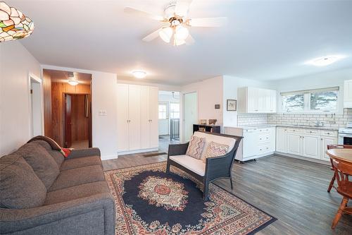 5517 6 Highway, Coldstream, BC - Indoor Photo Showing Living Room