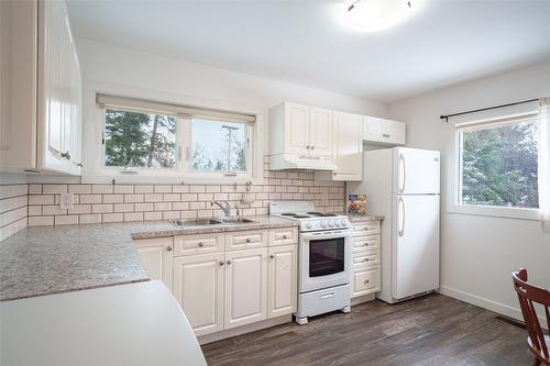 5517 6 Highway, Coldstream, BC - Indoor Photo Showing Kitchen With Double Sink