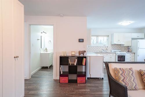 5517 6 Highway, Coldstream, BC - Indoor Photo Showing Kitchen