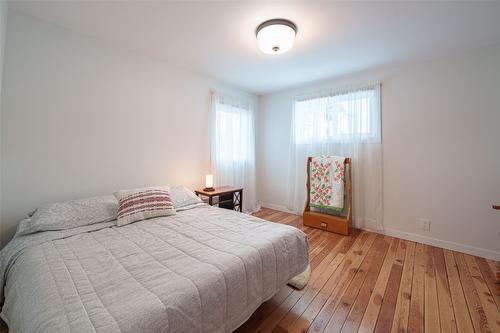 5517 6 Highway, Coldstream, BC - Indoor Photo Showing Bedroom