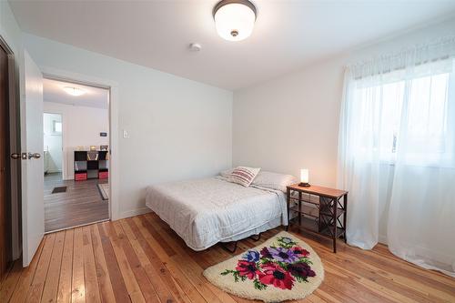 5517 6 Highway, Coldstream, BC - Indoor Photo Showing Bedroom