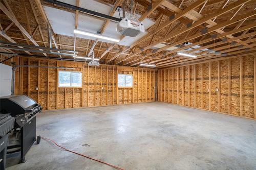 5517 6 Highway, Coldstream, BC - Indoor Photo Showing Basement