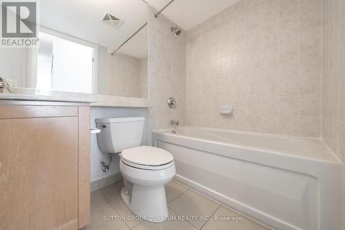 2009 - 231 Fort York Boulevard, Toronto, ON - Indoor Photo Showing Bathroom