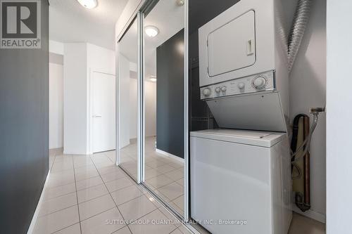 2009 - 231 Fort York Boulevard, Toronto, ON - Indoor Photo Showing Laundry Room