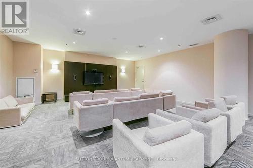 2009 - 231 Fort York Boulevard, Toronto, ON - Indoor Photo Showing Living Room