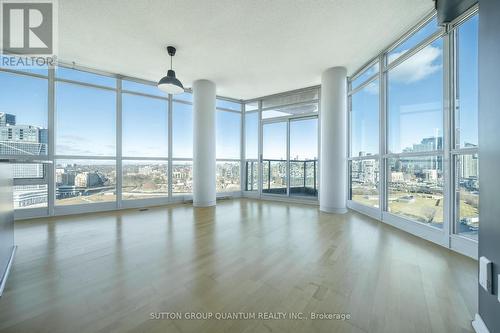 2009 - 231 Fort York Boulevard, Toronto, ON - Indoor Photo Showing Other Room