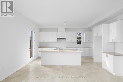 22 Rail Trail Court, Georgina, ON - Indoor Photo Showing Kitchen