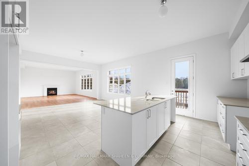 22 Rail Trail Court, Georgina, ON - Indoor Photo Showing Kitchen