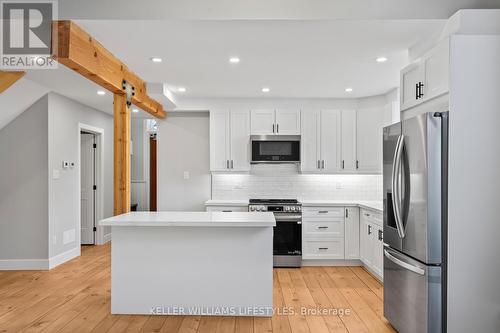 1 - 108 St Clair Avenue, Middlesex Centre (Komoka), ON - Indoor Photo Showing Kitchen With Upgraded Kitchen