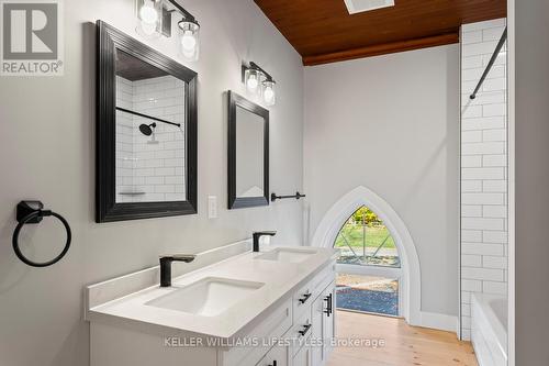 1 - 108 St Clair Avenue, Middlesex Centre (Komoka), ON - Indoor Photo Showing Bathroom