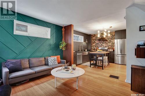 214 26Th Street W, Saskatoon, SK - Indoor Photo Showing Living Room