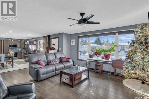 201 Hudson Avenue, Fort Qu'Appelle, SK - Indoor Photo Showing Living Room