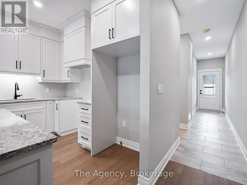 15 Austin Drive S, Welland (770 - West Welland), ON - Indoor Photo Showing Kitchen