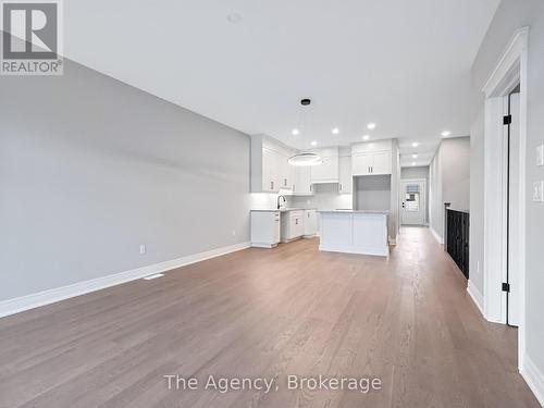 15 Austin Drive S, Welland (770 - West Welland), ON - Indoor Photo Showing Kitchen