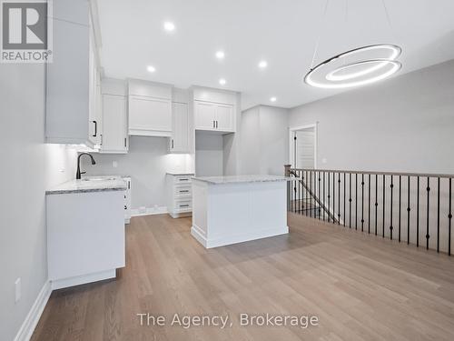 15 Austin Drive S, Welland (770 - West Welland), ON - Indoor Photo Showing Kitchen