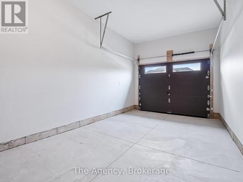 15 Austin Drive S, Welland (770 - West Welland), ON - Indoor Photo Showing Garage