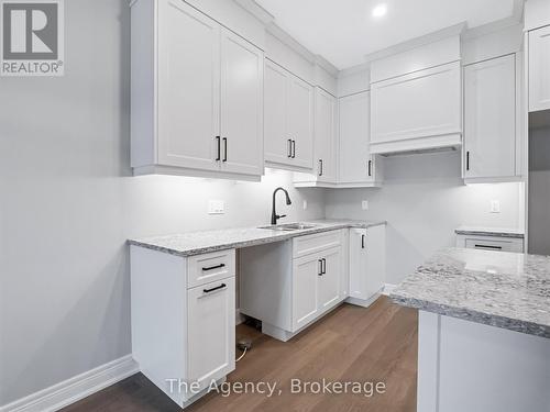 15 Austin Drive S, Welland (770 - West Welland), ON - Indoor Photo Showing Kitchen