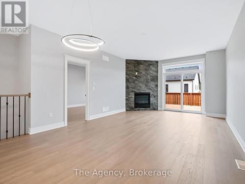 15 Austin Drive S, Welland (770 - West Welland), ON - Indoor Photo Showing Living Room With Fireplace