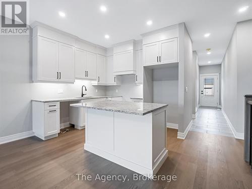 15 Austin Drive S, Welland (770 - West Welland), ON - Indoor Photo Showing Kitchen With Upgraded Kitchen