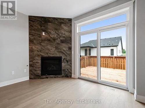 15 Austin Drive S, Welland (770 - West Welland), ON - Indoor Photo Showing Living Room With Fireplace