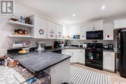 3354 Green Turtle Road, Regina, SK - Indoor Photo Showing Kitchen