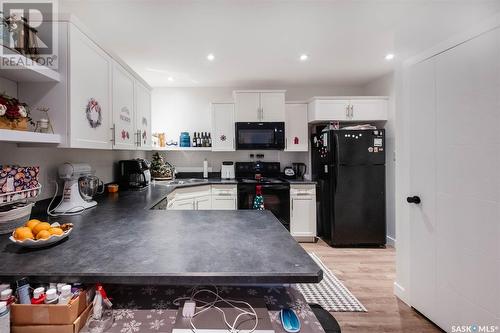 3354 Green Turtle Road, Regina, SK - Indoor Photo Showing Kitchen