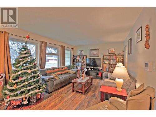 Spacious front room with large windows - 2200 Leblanc Street, Lumby, BC - Indoor Photo Showing Living Room