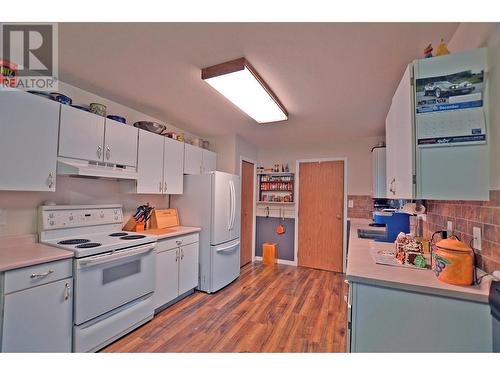 2200 Leblanc Street, Lumby, BC - Indoor Photo Showing Kitchen