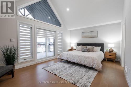 6370 Heathwoods Avenue, London, ON - Indoor Photo Showing Bedroom