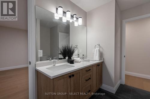 6370 Heathwoods Avenue, London, ON - Indoor Photo Showing Bathroom