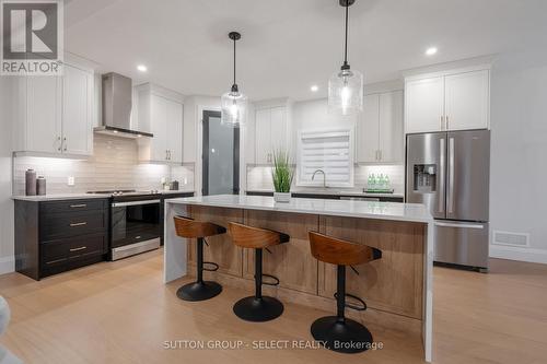 6370 Heathwoods Avenue, London, ON - Indoor Photo Showing Kitchen With Upgraded Kitchen