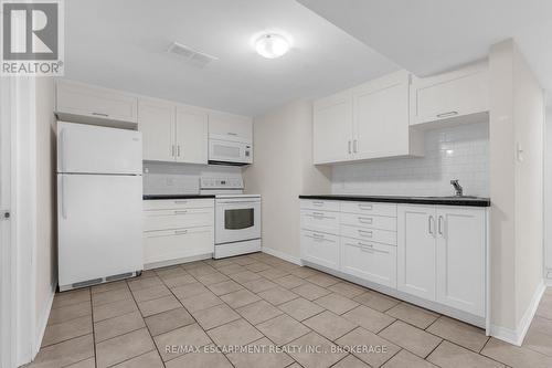 Lower - 68 1/2 Pine Street S, Thorold (557 - Thorold Downtown), ON - Indoor Photo Showing Kitchen