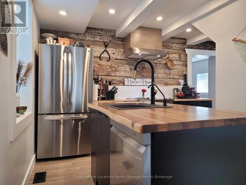 347 Balm Beach Road W, Tiny, ON - Indoor Photo Showing Kitchen