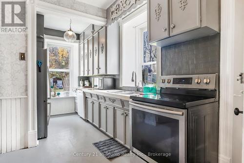 382105 Con 17 Road N, Georgian Bluffs, ON - Indoor Photo Showing Kitchen