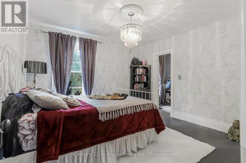 382105 Con 17 Road N, Georgian Bluffs, ON - Indoor Photo Showing Bedroom