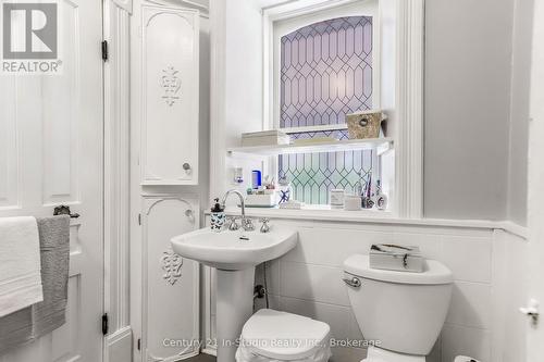 382105 Con 17 Road N, Georgian Bluffs, ON - Indoor Photo Showing Bathroom