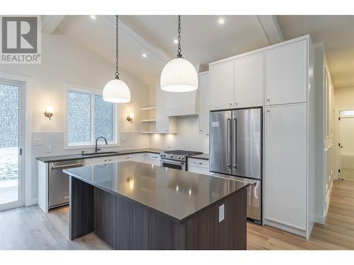 2250 Coldwater Drive, Kamloops, BC - Indoor Photo Showing Kitchen With Upgraded Kitchen