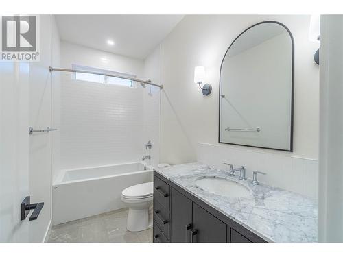 2250 Coldwater Drive, Kamloops, BC - Indoor Photo Showing Bathroom