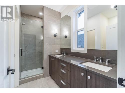 2250 Coldwater Drive, Kamloops, BC - Indoor Photo Showing Bathroom