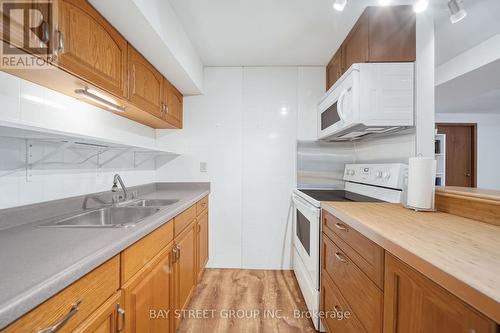 224 Edenwood Crescent, Orangeville, ON - Indoor Photo Showing Kitchen With Double Sink