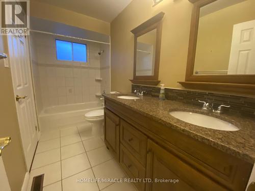 Upper - 32 Gable Place, Brampton, ON - Indoor Photo Showing Bathroom