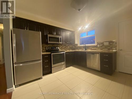 Upper - 32 Gable Place, Brampton, ON - Indoor Photo Showing Kitchen